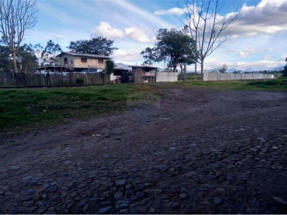 TERRENO EN VENTA EN TAMBILLO, QUITO, ECUADOR