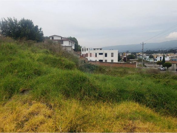 TERRENO EN VENTA SECTOR PUERTA DEL VALLE, QUITO, ECUADOR
