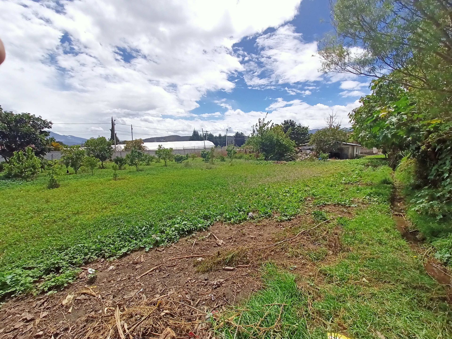 TERRENO DE VENTA EN GUAYLLABAMBA, QUITO, ECUADOR | Arrienda y Vende